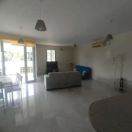 Amathusia Coastal Heights Daire *
